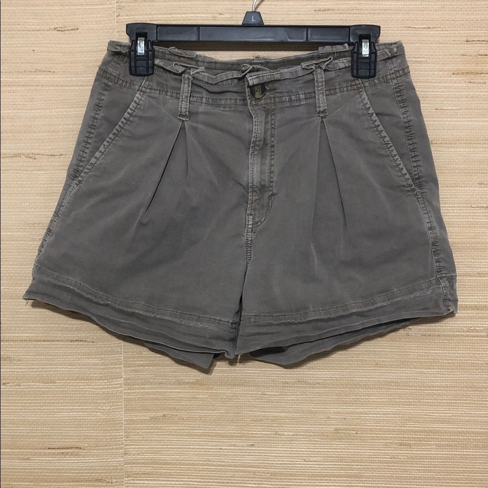 American Eagle Women's Army Green Super Stretch Shorts size 8